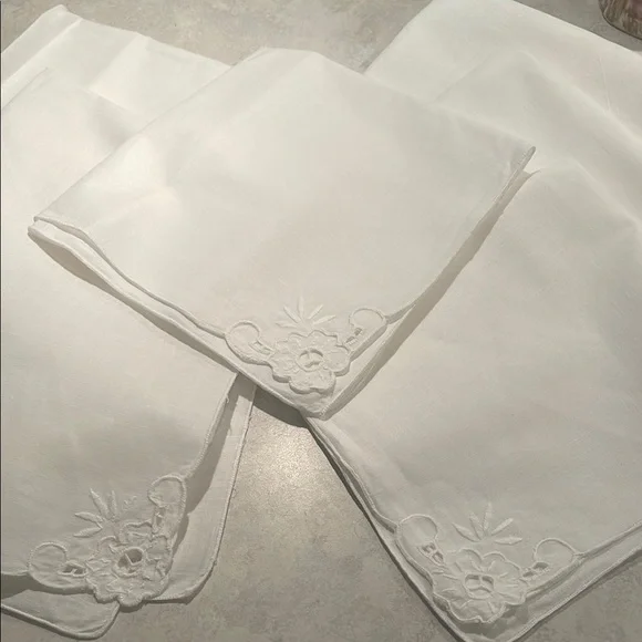 Vintage Embroidered Napkins - Picture 1 of 9